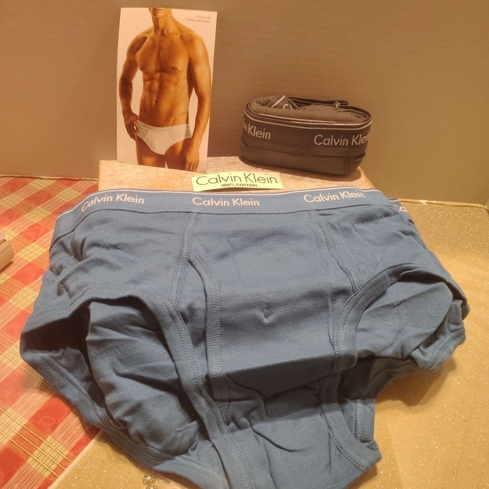 Calvin Klein Men's 2 Low Rise Briefs Size XL. All Cotton Classic Styling